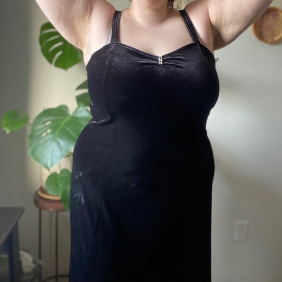 90s Vintage Style Black Velvet Plus Size Dress - Picture 3 of 4